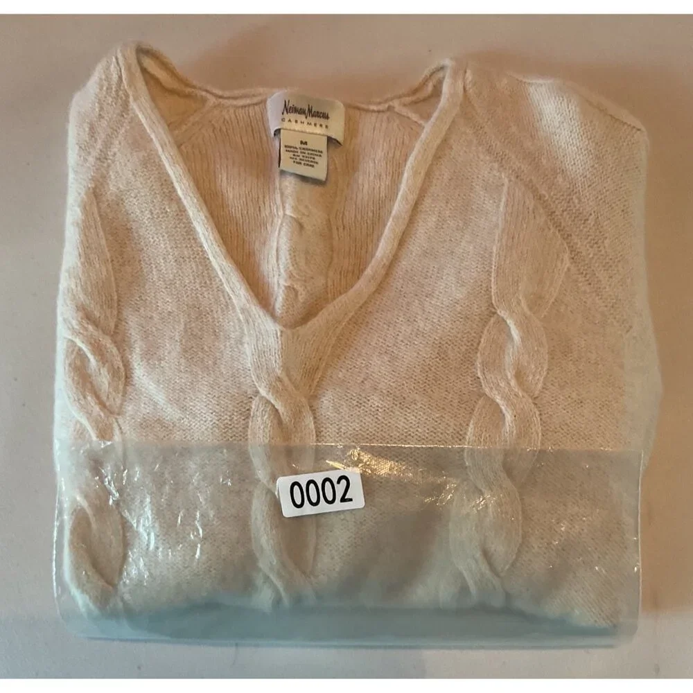 NWOT Neiman Marcus Beige 100% Cashmere Cable Knit V-Neck Sweater Womens M
